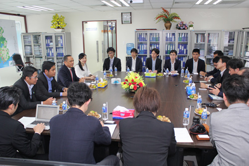 Lãnh đạo HoREA làm việc với Đoàn Viện nghiên cứu Chính sách Quốc Gia Nhật Bản ngày 4 tháng 10 năm 2019
